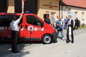 Strażacy z nowym autem