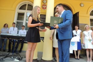Świadectwa rozdane, uczniowie mają wakacje