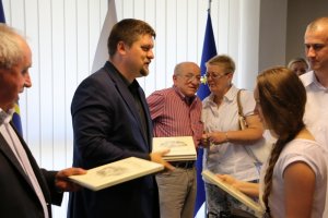 Uczniowie z Winnicy w kieleckim starostwie