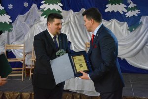 Statuetka „Wyróżnienie Gminy Zagnańsk” dla starosty kieleckiego Michała Godowskiego