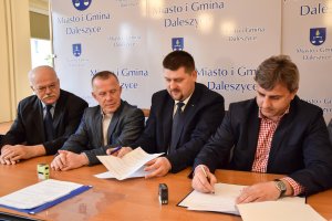 Umowy na inwestycje w Daleszycach podpisane