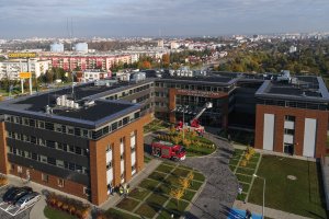 Ćwiczenia przeciwpożarowe w budynku kieleckiego starostwa