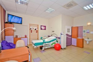 Sala poród rodzinnych.