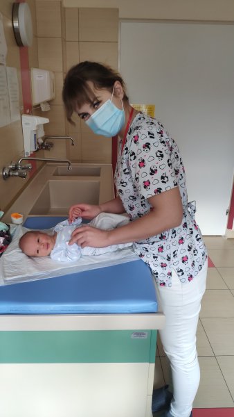 Położna w pracy