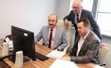 Konferencja na temat budowy obwodnicy w Chmielniku 