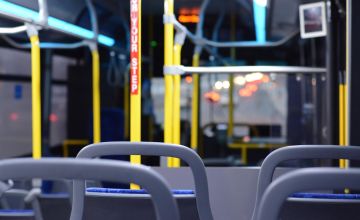 wnętrze autobusu