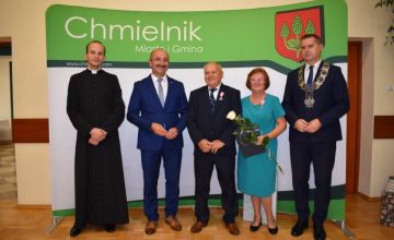 Ponad pół wieku razem. Małżeństwa z długim stażem świętowały w Chmielniku
