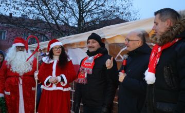 Świąteczne spotkanie na rynku w Chmielniku