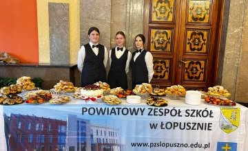 Uczennice Powiatowego Zespołu Szkół 