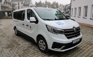 Nowoczesny bus dla niepełnosprawnych w Wiśniówce w gminie Masłów
