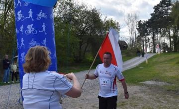 Bieg z flagą w Piekoszowie