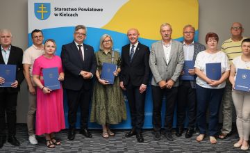 Wręczenie umów dla organizacji