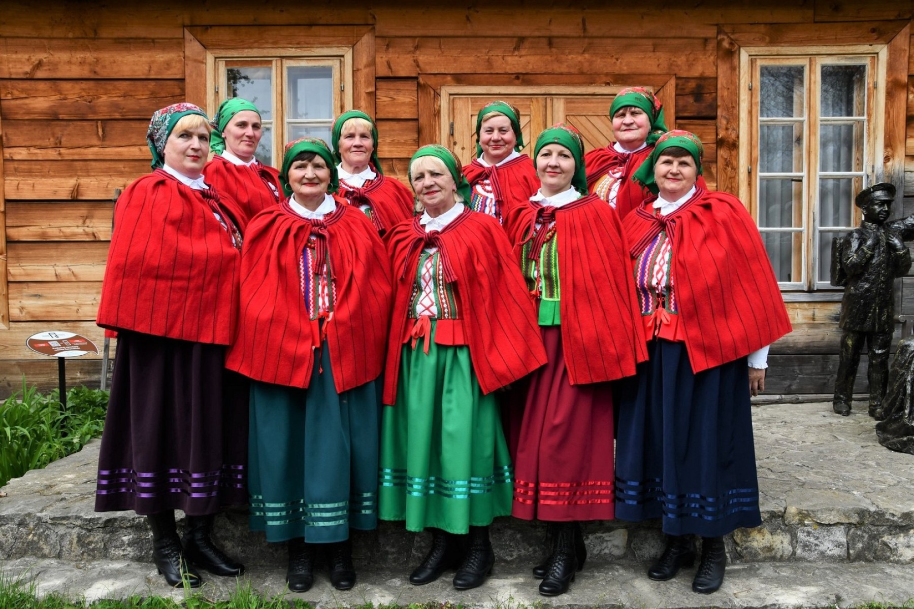 Zespół Śpiewaczy "Śwarne Kakonianki"