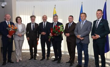 Zarząd Powiatu Kieleckiego z wotum zaufania i absolutorium