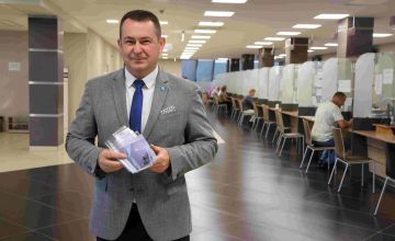 Dowód rejestracyjny z herbem powiatu