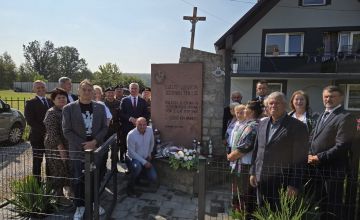 Kwiaty w miejscach pamięci, w rocznicę wybuchu wojny