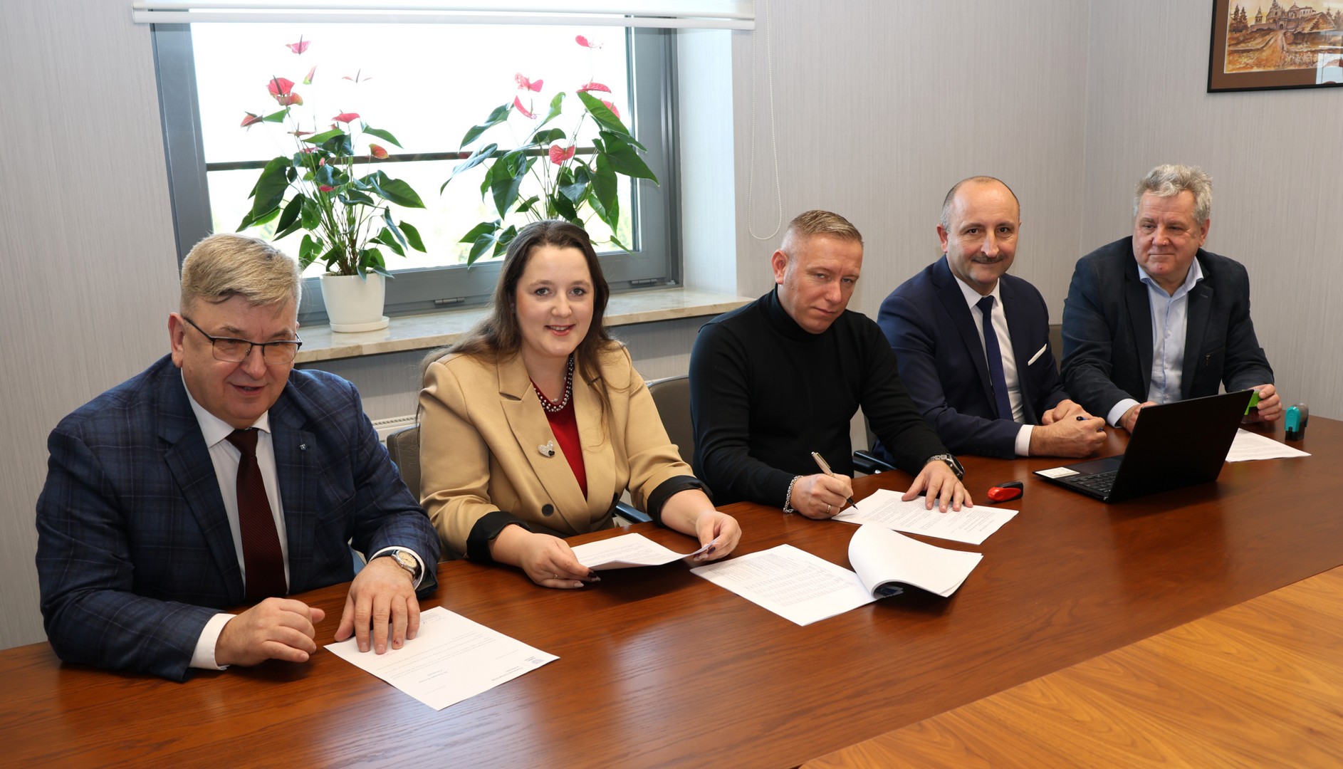 Umowa na remont drogi powiatowej Strojnów-Krauzów