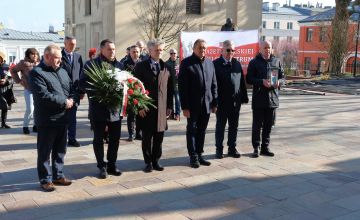 Zarząd Powiatu Kieleckiego oddał hołd w 16. rocznicę tragedii smoleńskiej
