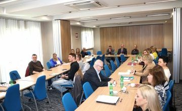 Spotkanie dyrektorów publicznych poradni psychologiczno pedagogicznych w kieleckim starostwie
