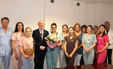 Położne z Prostej z życzeniami od Wicestarosty Tomasza Dulnego