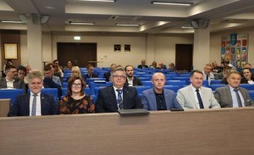 XXXII Sesja Rady Powiatu w Kielcach. Radni jednomyślni w kluczowych sprawach. 
