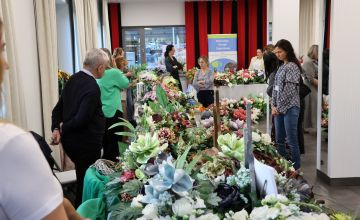 Piękne wiązanki i stroiki na kiermaszu w Starostwie Powiatowym w Kielcach