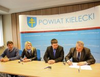 Prezes Grzegorz Skiba, wiceprezes Gabriela Wójcik reprezentujący Stowarzyszenie Przyjaciół Gminy Górno