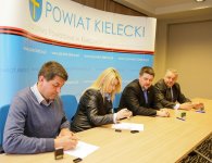 Prezes Grzegorz Skiba, wiceprezes Gabriela Wójcik reprezentujący Stowarzyszenie Przyjaciół Gminy Górno