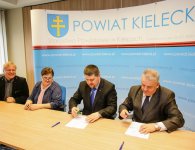 Stowarzyszenie Przyjaciół Domu Pomocy Społecznej Otwarte Serca w Łagiewnikach reprezentowali prezes Jerzy Kulpiński, skarbnik Bożena Janecka