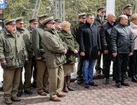 Obchody 77. rocznicy zbrodni katyńskiej przy pomniku Trzech Krzyży w Hucie Szklanej