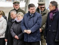 Obchody 77. rocznicy zbrodni katyńskiej przy pomniku Trzech Krzyży w Hucie Szklanej