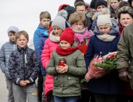 Obchody 77. rocznicy zbrodni katyńskiej przy pomniku Trzech Krzyży w Hucie Szklanej
