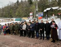 Obchody 77. rocznicy zbrodni katyńskiej przy pomniku Trzech Krzyży w Hucie Szklanej