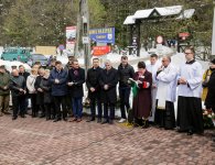 Obchody 77. rocznicy zbrodni katyńskiej przy pomniku Trzech Krzyży w Hucie Szklanej