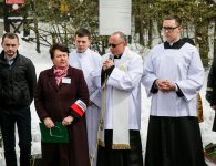 Obchody 77. rocznicy zbrodni katyńskiej przy pomniku Trzech Krzyży w Hucie Szklanej
