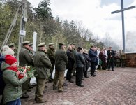 Obchody 77. rocznicy zbrodni katyńskiej przy pomniku Trzech Krzyży w Hucie Szklanej
