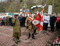 Obchody 77. rocznicy zbrodni katyńskiej przy pomniku Trzech Krzyży w Hucie Szklanej