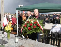 Uroczystości patriotyczne upamiętniające 74 rocznicę pacyfikacji wsi Naramów.