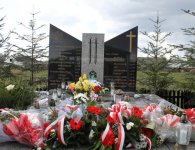 Uroczystości patriotyczne upamiętniające 74 rocznicę pacyfikacji wsi Naramów.