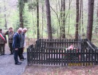 Uroczystości patriotyczne w Dobrzeszowie, upamiętniające ofiary II wojny światowej