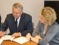 Podpisanie umów z Warsztatami Terapii Zajęciowej w Osinach