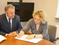 Podpisanie umów z Warsztatami Terapii Zajęciowej w Osinach