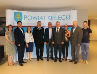 Wizyta Waldemara Pawlaka w kieleckim starostwie 