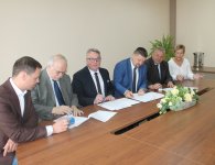 Podpisanie umów na remonty dróg i chodników w Łagowie
