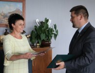 Jubileusze pracy obchodziły dwie pracownice kieleckiego starostwa - Wiesława Knez i Jolanta Sotkiewicz. 