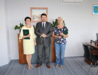 Jubileusze pracy obchodziły dwie pracownice kieleckiego starostwa - Wiesława Knez i Jolanta Sotkiewicz. 