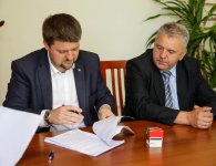 Podpisano umowy na wsparcie osób niepełnosprawnych