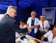 Podczas Dożynek Powiatu Kieleckiego i Gminy Łagów rozdano aż 166 pakietów zdrowotnych