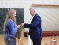 Pierwszy dzwonek w powiatowych szkołach