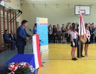 Pierwszy dzwonek w powiatowych szkołach